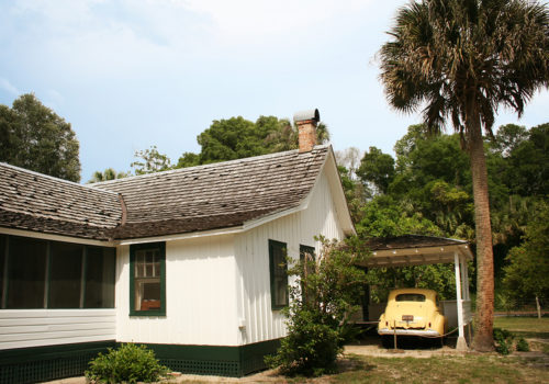 Historic home and car at Marjorie Kinnan Rawlings State Park