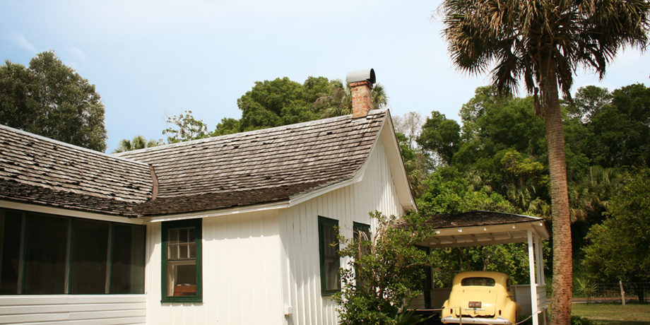 Historic home and car at Marjorie Kinnan Rawlings State Park