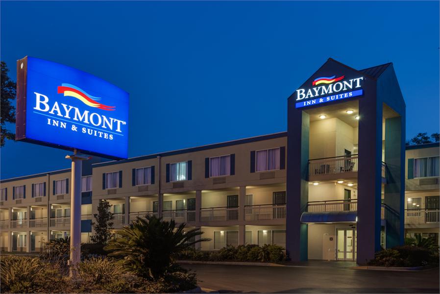 Baymont Inn & Suites exterior and sign