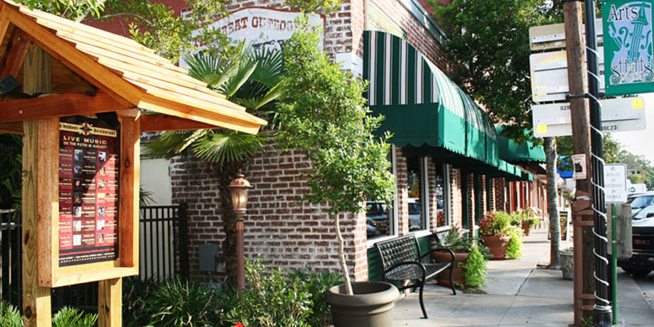 Downtown High Springs in front of The Great Outdoors Restaurant