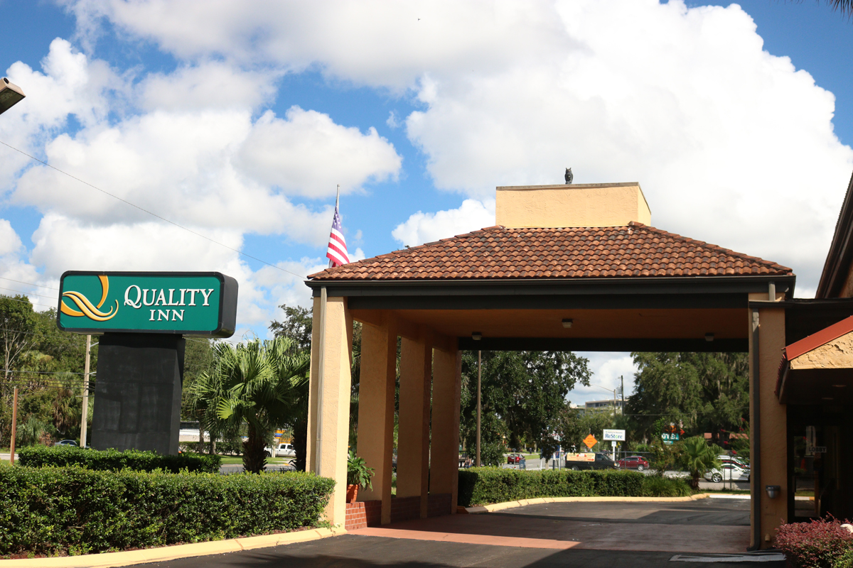 Entrance at Quality Inn University