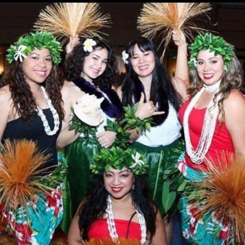 Hula dancers