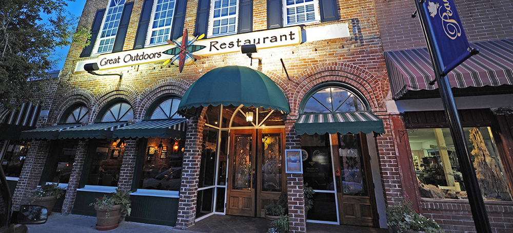 Exterior of Great Outdoors Restaurant in High Springs