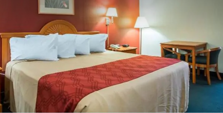 Room layout in Travelodge Alachua