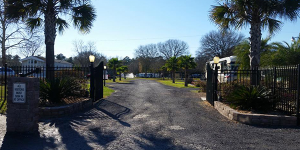 dixieland-rv-park-entrance