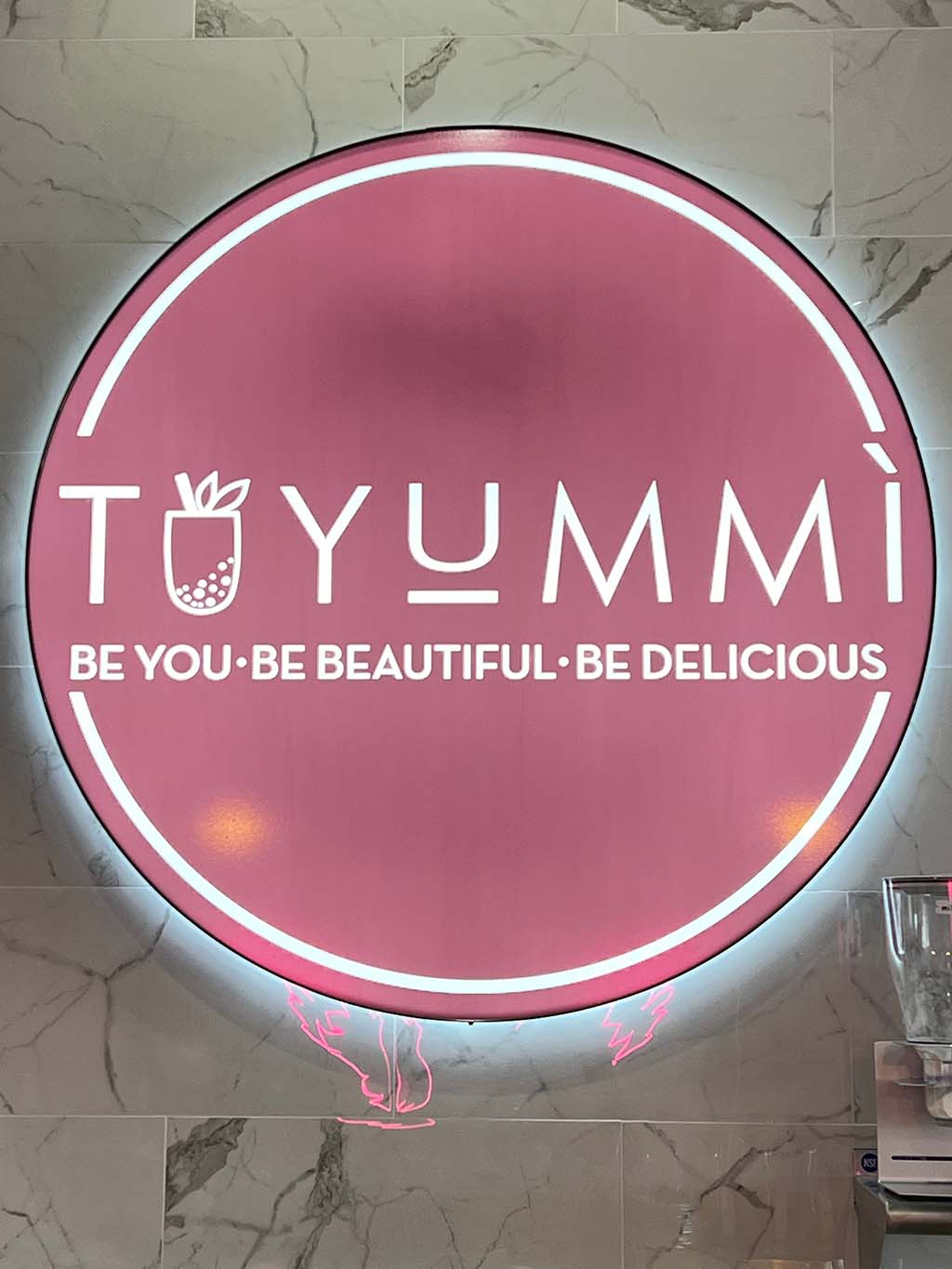 t-yummi cafe sign