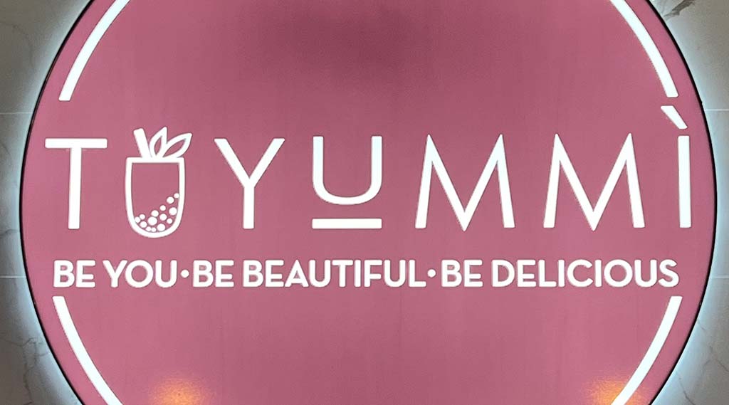 t yummi cafe sign