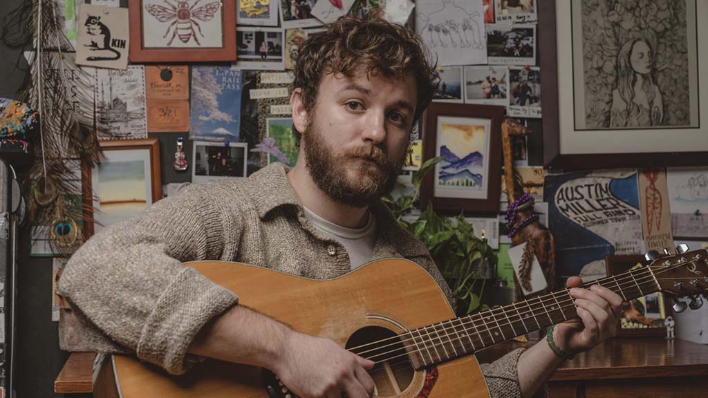 matthew fowler with guitar