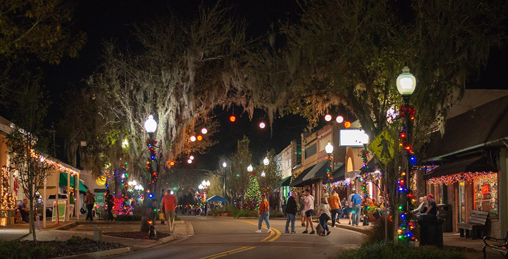 main street alachua with lights