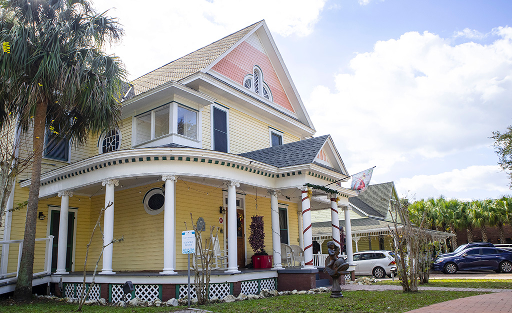 holiday home tour