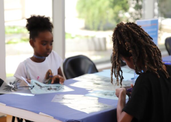 kids participating in art making activitiy