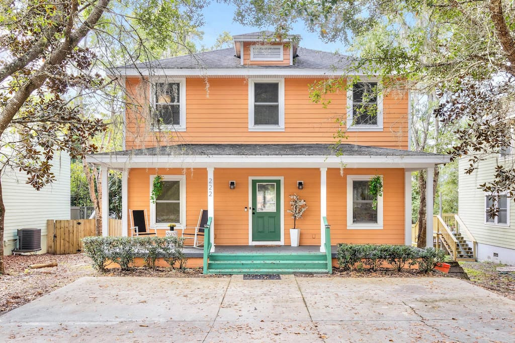 exterior of sunset house vacation rental