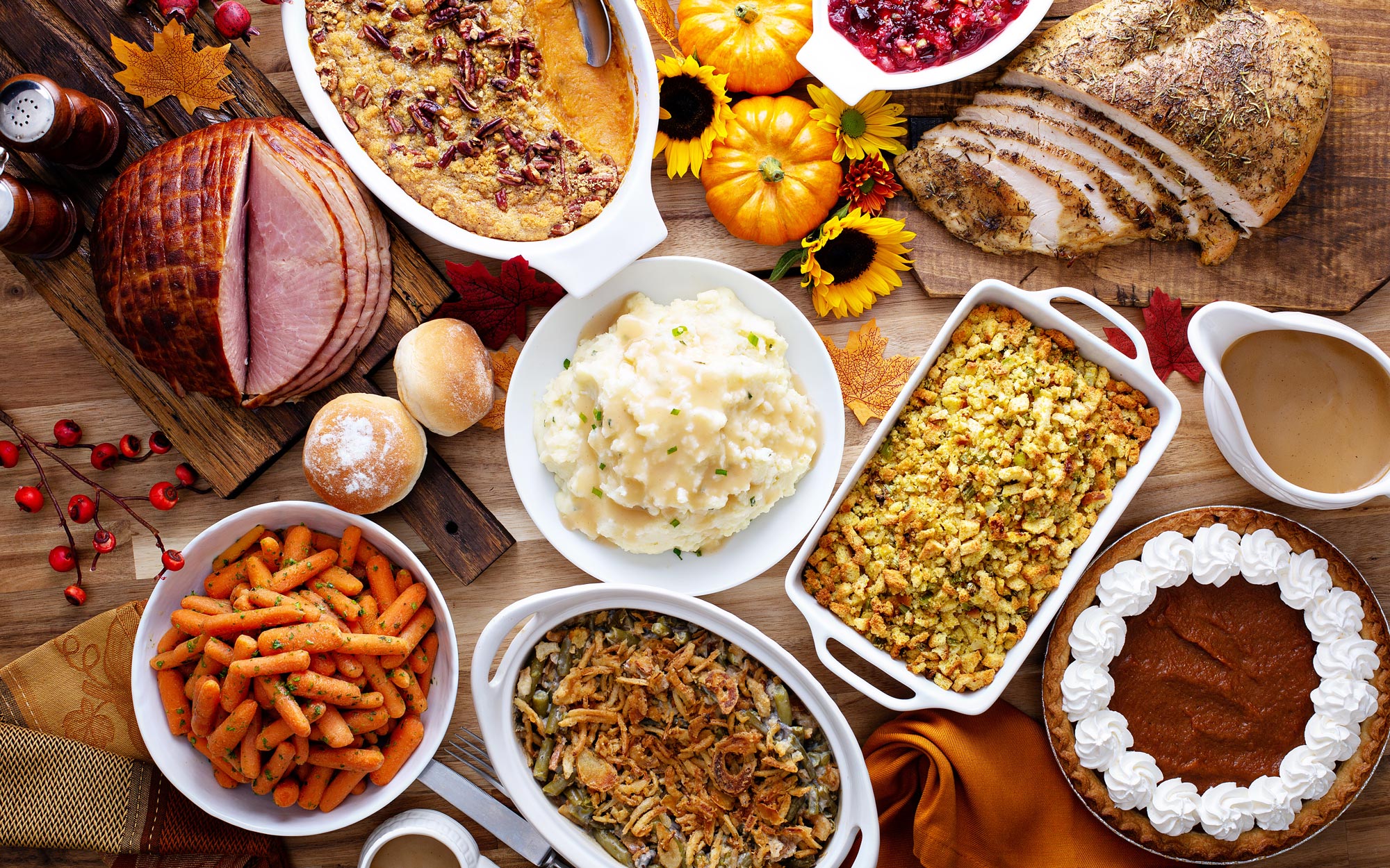 Traditional thanksgiving food on a table